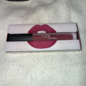 Hide Beauty Liquid Matte Ultra-Comfort Transfer Proof Lipstick in “TROPHY WIFE”